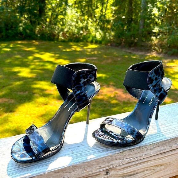 Donald Pliner Patent Leather
Electric Ankle Cuff Sandal/Heel Shoe
Stiletto sz:8M - Picture 5 of 14